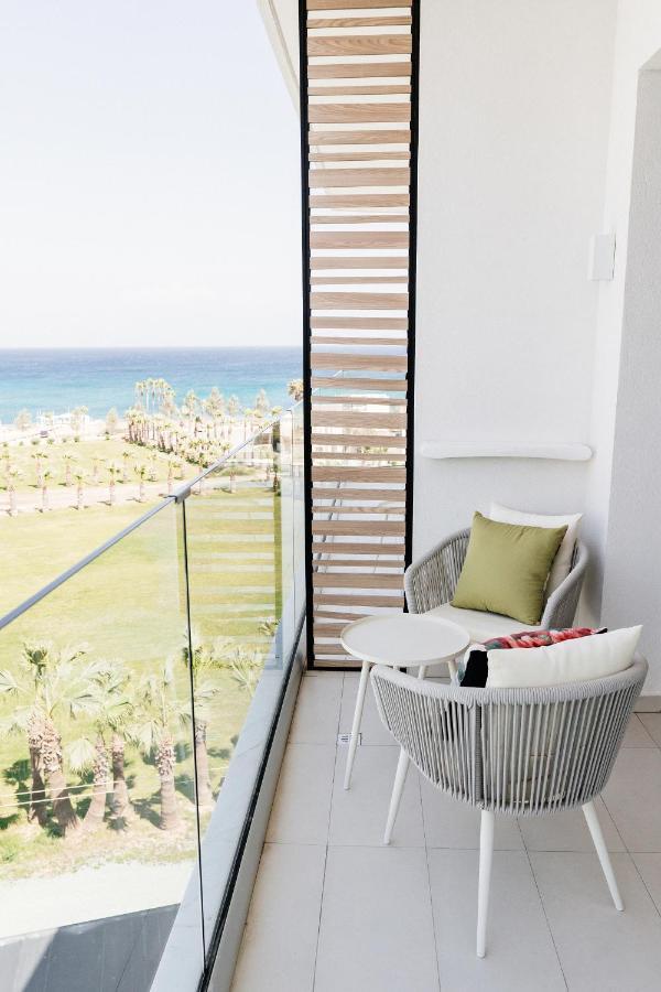 Chambre Double ou Lits Jumeaux Supérieure - Vue Latérale sur Mer